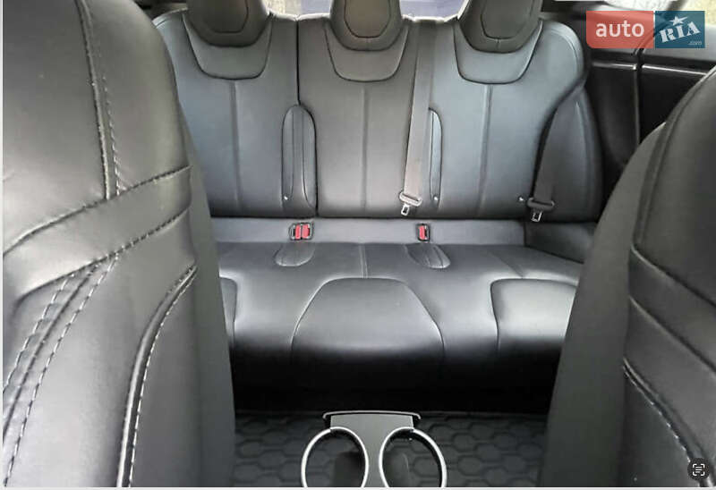 Ліфтбек Tesla Model S 2016 в Львові фото 17 Ліфтбек Tesla Model S 2016 в Львові