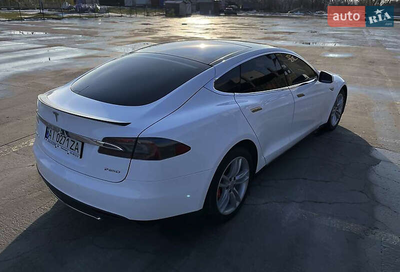Лифтбек Tesla Model S 2015 в Луцке