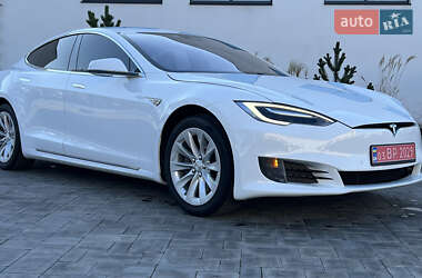 Лифтбек Tesla Model S 2016 в Луцке