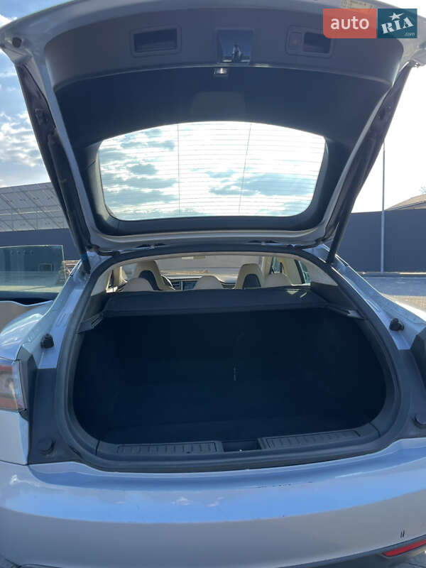 Лифтбек Tesla Model S 2013 в Самборе