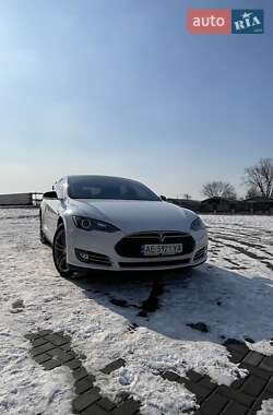 Лифтбек Tesla Model S 2015 в Днепре