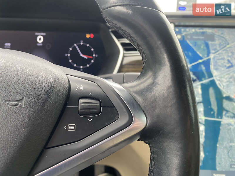 Лифтбек Tesla Model S 2015 в Киеве