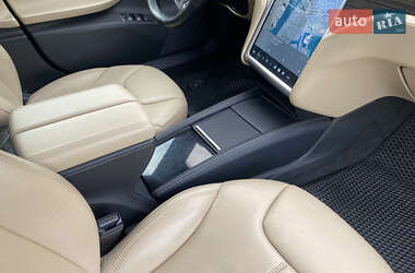 Лифтбек Tesla Model S 2015 в 