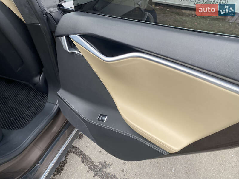 Лифтбек Tesla Model S 2015 в Киеве