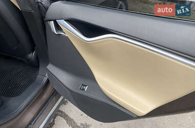 Лифтбек Tesla Model S 2015 в 