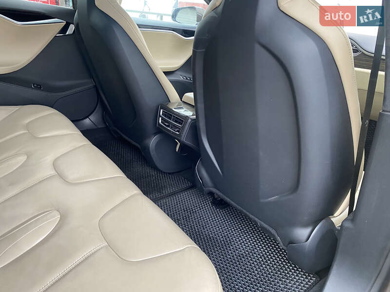 Лифтбек Tesla Model S 2015 в Киеве