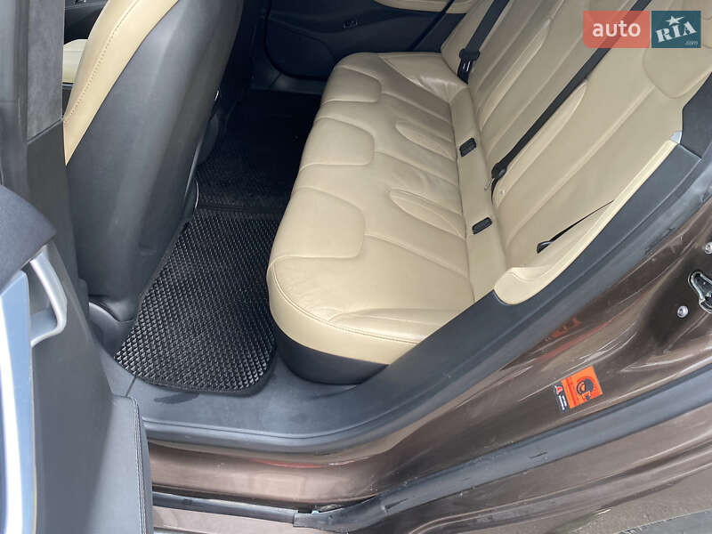 Лифтбек Tesla Model S 2015 в Киеве