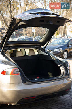 Ліфтбек Tesla Model S 2016 в 