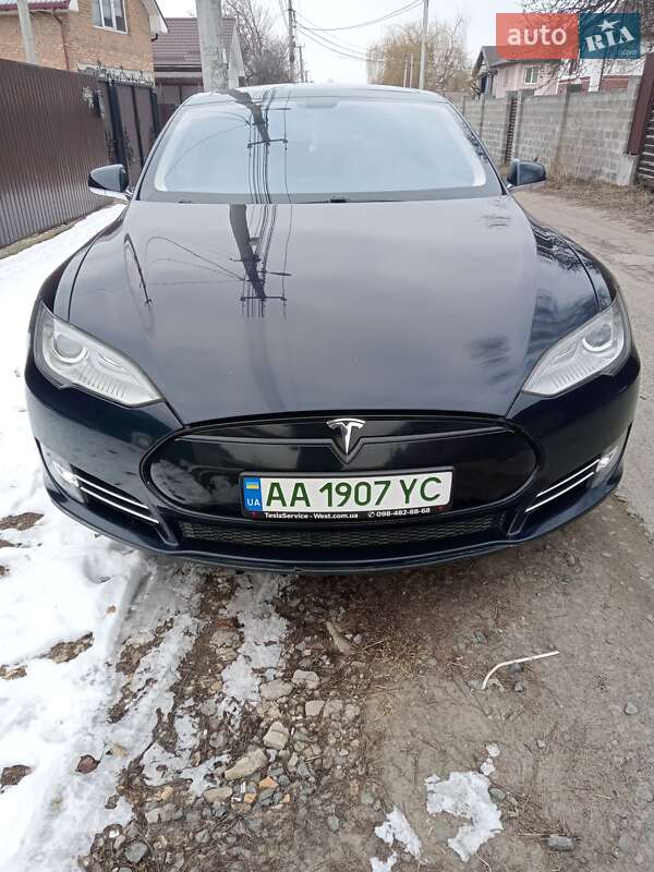 Лифтбек Tesla Model S 2013 в 