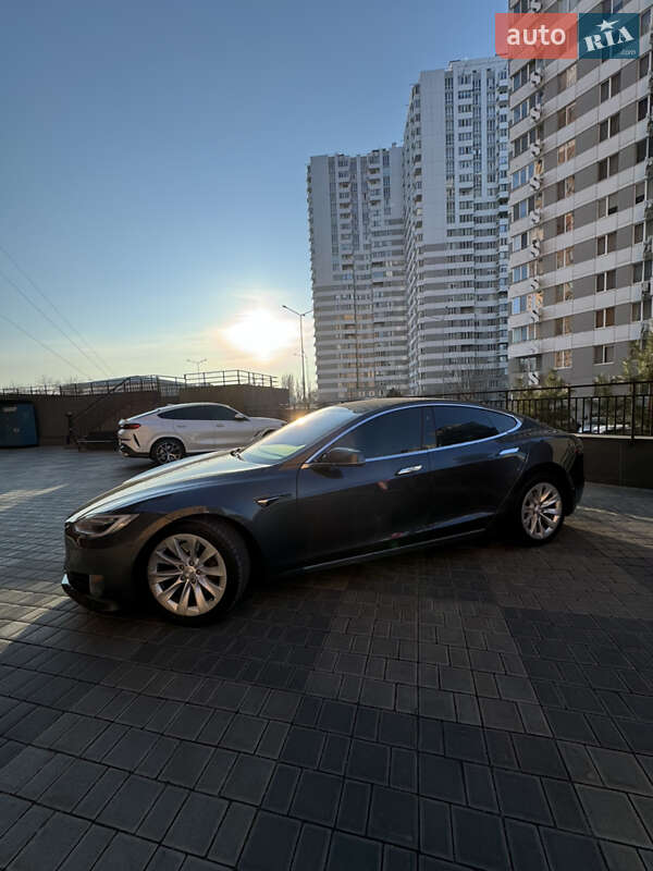 Лифтбек Tesla Model S 2017 в Одессе