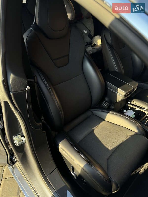 Лифтбек Tesla Model S 2017 в Одессе