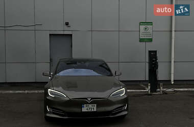 Лифтбек Tesla Model S 2016 в 