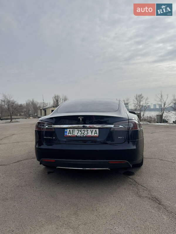 Лифтбек Tesla Model S 2015 в Днепре