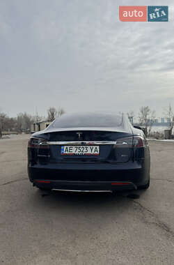 Ліфтбек Tesla Model S 2015 в Дніпрі