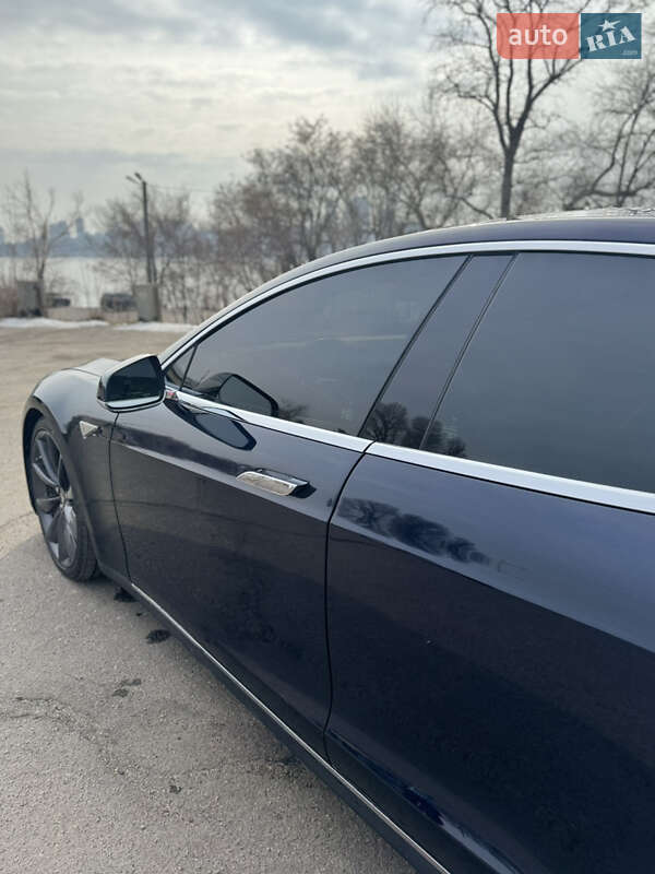 Лифтбек Tesla Model S 2015 в Днепре