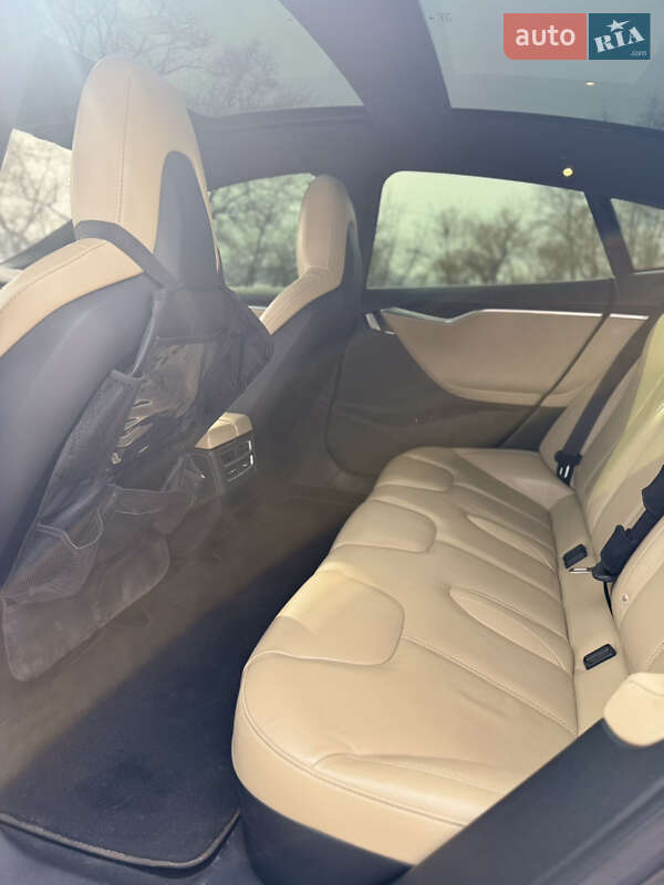 Лифтбек Tesla Model S 2015 в Днепре