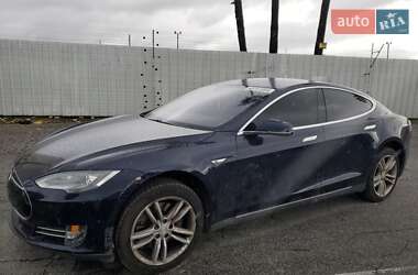 Tesla Model S 2015