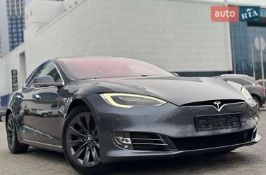 Лифтбек Tesla Model S 2020 в 