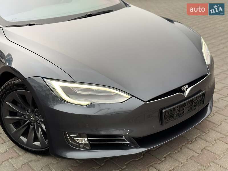 Ліфтбек Tesla Model S 2020 в 