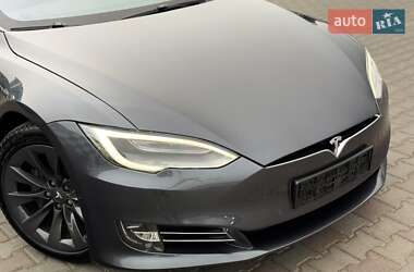 Лифтбек Tesla Model S 2020 в 