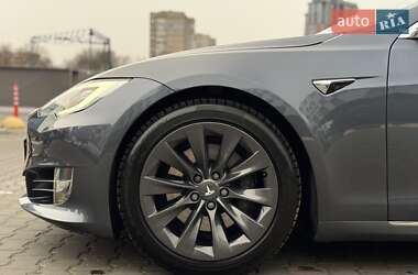 Лифтбек Tesla Model S 2020 в 