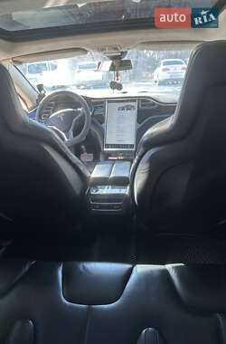 Лифтбек Tesla Model S 2015 в 