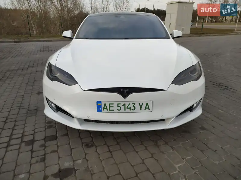 Tesla Model S 2016