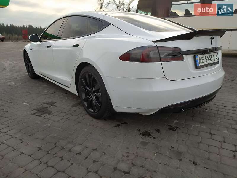 Ліфтбек Tesla Model S 2016 в Кам'янському