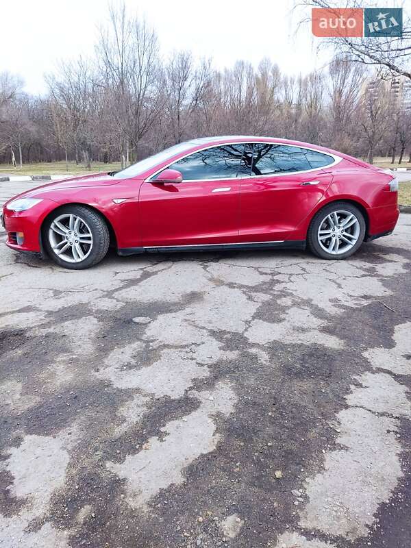 Ліфтбек Tesla Model S 2016 в Запоріжжі