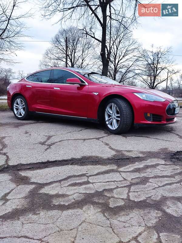 Ліфтбек Tesla Model S 2016 в Запоріжжі