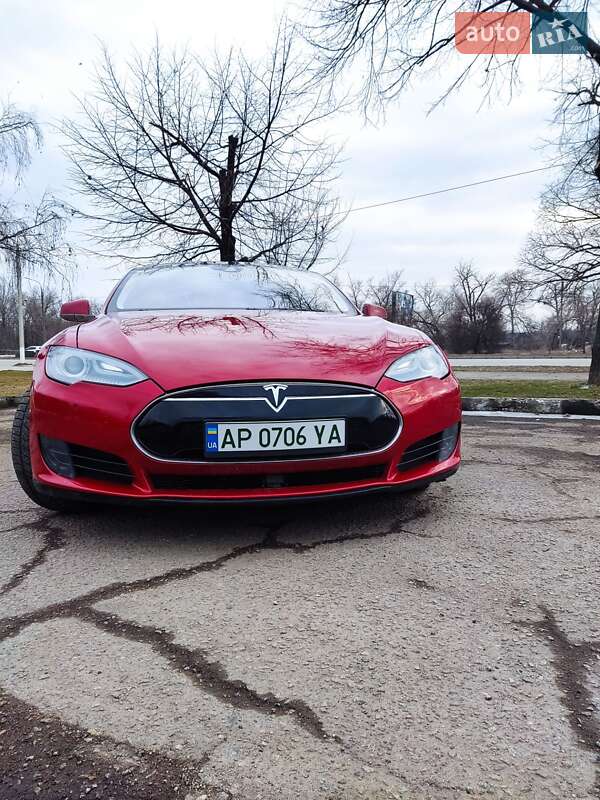 Ліфтбек Tesla Model S 2016 в Запоріжжі