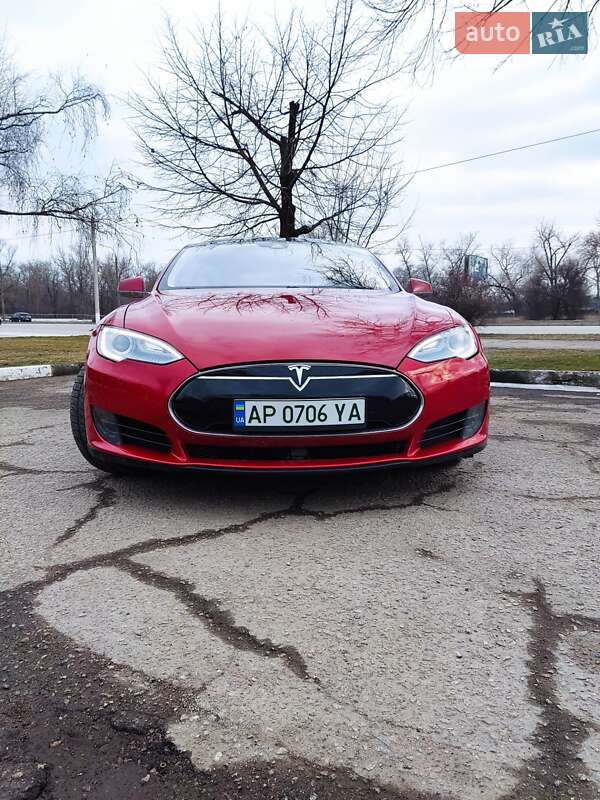 Ліфтбек Tesla Model S 2016 в Запоріжжі