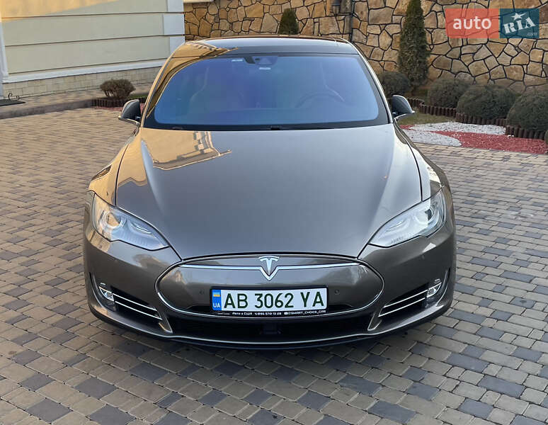 Ліфтбек Tesla Model S 2015 в Вінниці