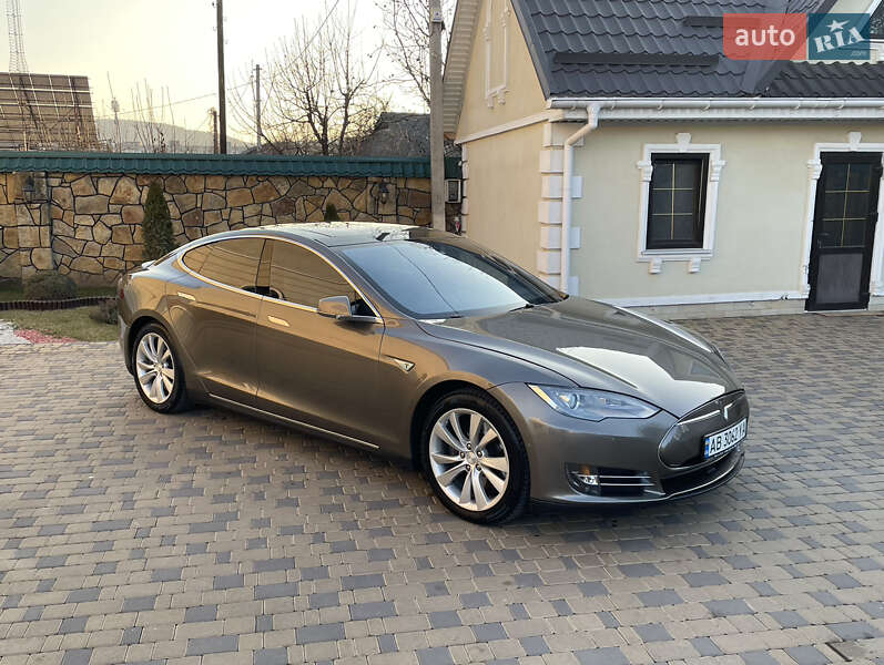 Ліфтбек Tesla Model S 2015 в Вінниці