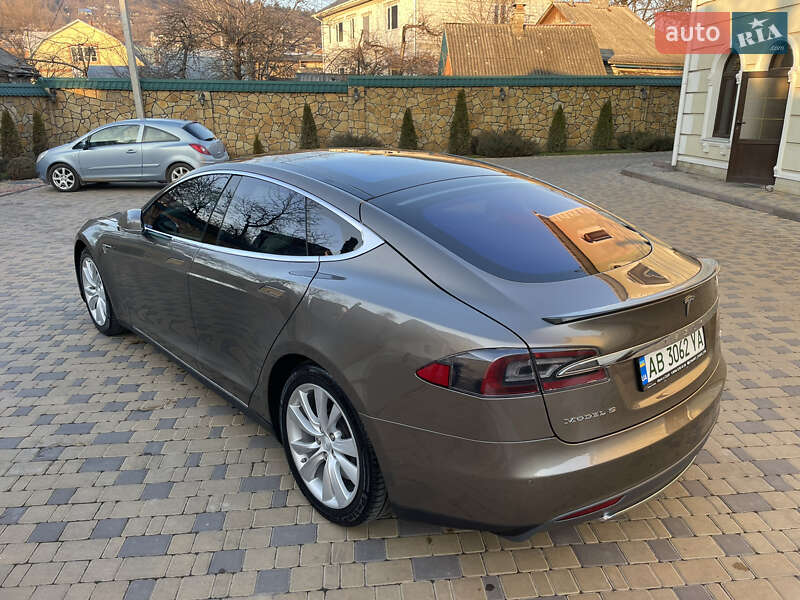 Ліфтбек Tesla Model S 2015 в Вінниці