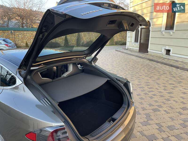 Ліфтбек Tesla Model S 2015 в Вінниці