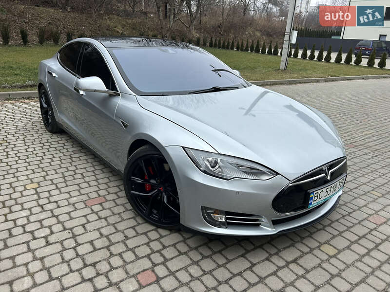 Ліфтбек Tesla Model S 2015 в Львові