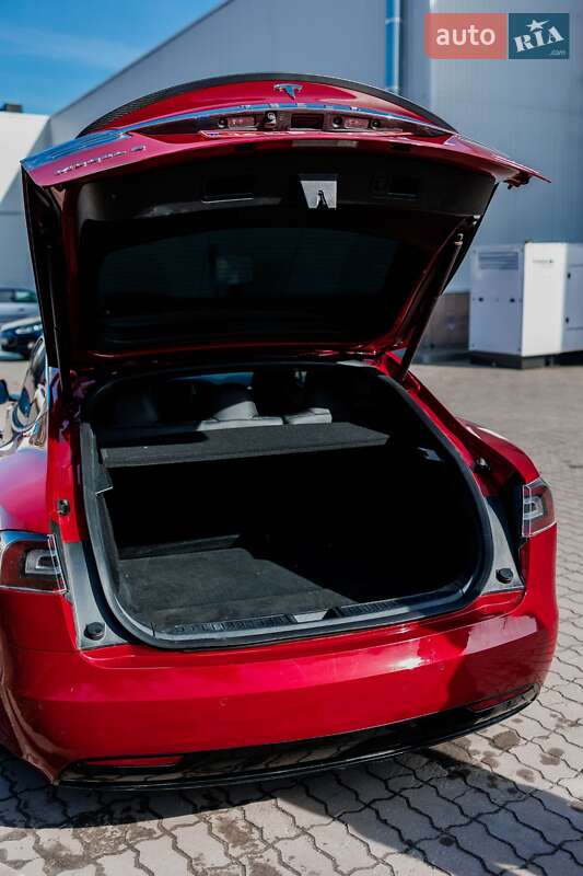 Лифтбек Tesla Model S 2019 в Львове