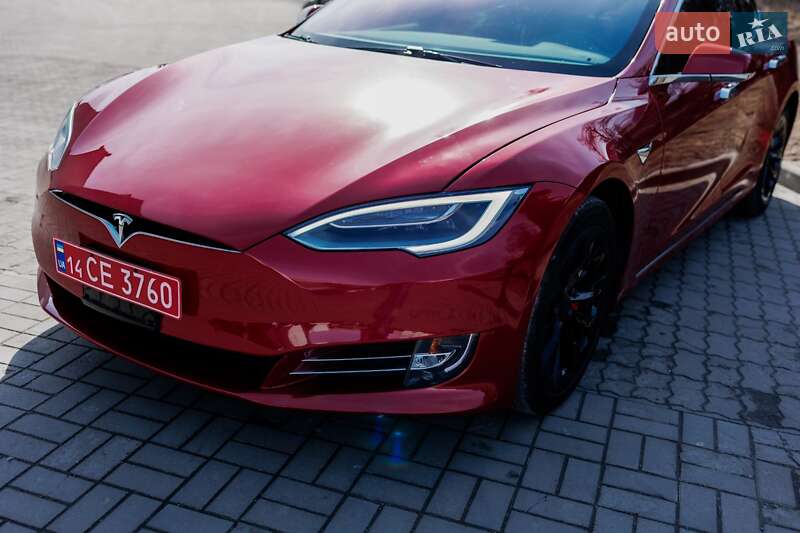 Лифтбек Tesla Model S 2019 в Львове