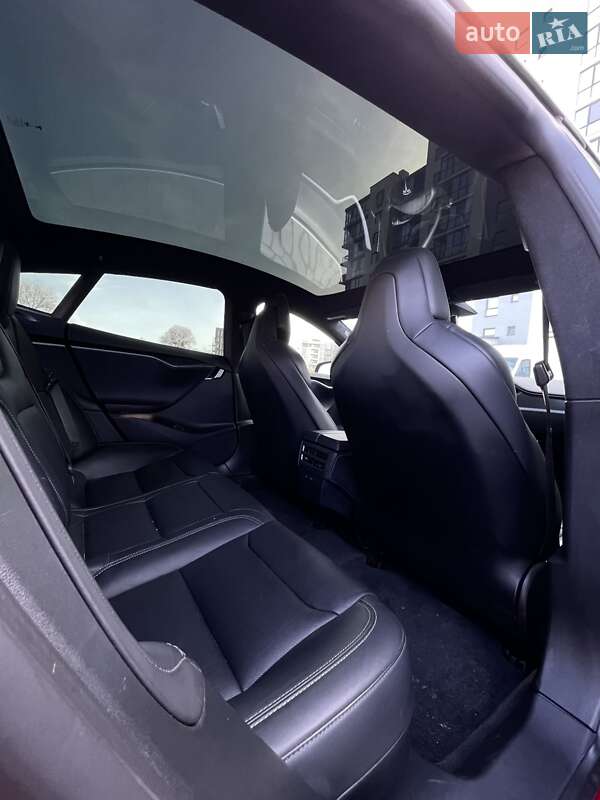 Лифтбек Tesla Model S 2019 в Львове
