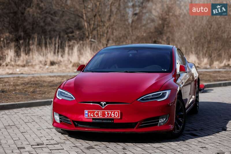 Лифтбек Tesla Model S 2019 в Львове