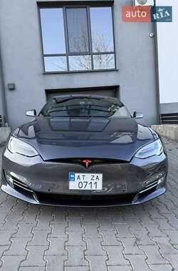Лифтбек Tesla Model S 2015 в 