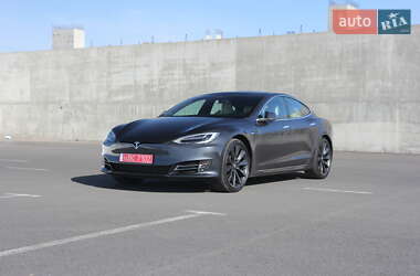 Ліфтбек Tesla Model S 2020 в 