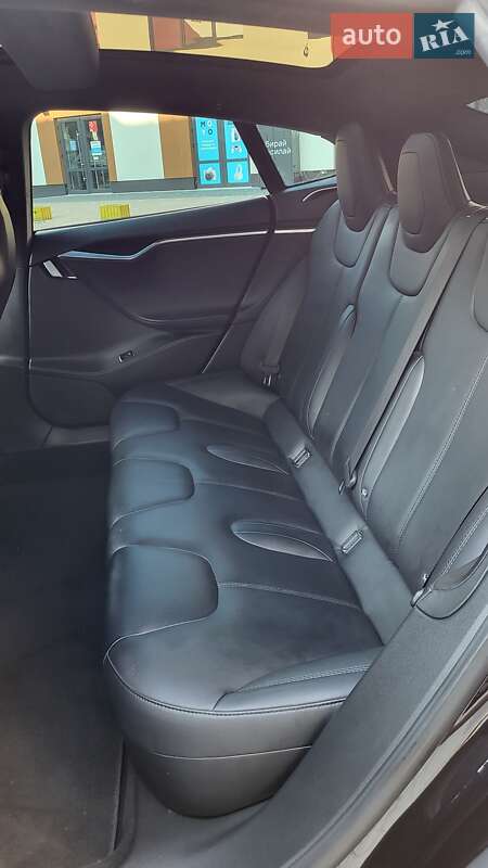 Лифтбек Tesla Model S 2016 в Коломые