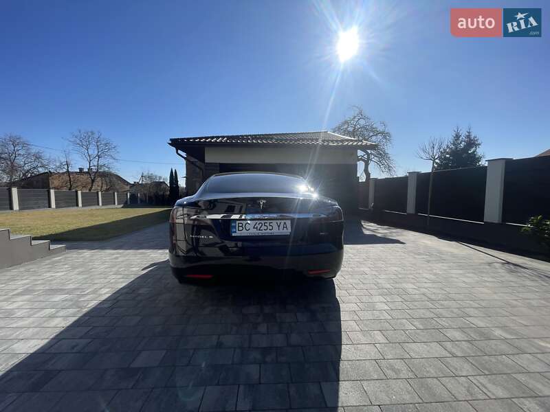 Лифтбек Tesla Model S 2018 в Львове
