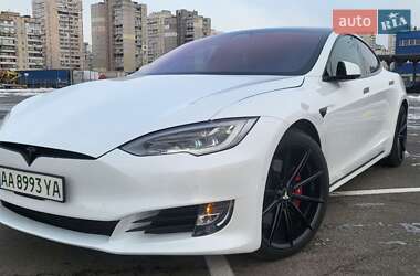 Лифтбек Tesla Model S 2018 в Киеве