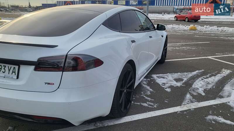 Ліфтбек Tesla Model S 2018 в Києві