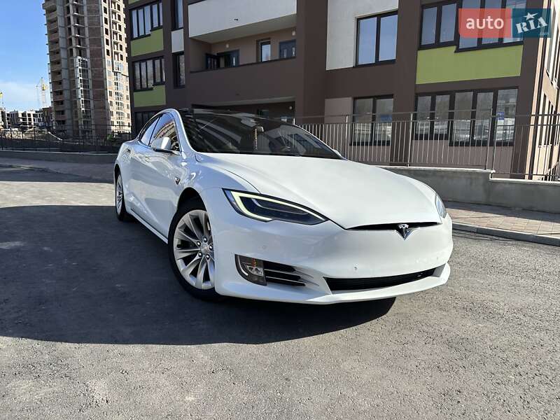 Ліфтбек Tesla Model S 2016 в Тернополі