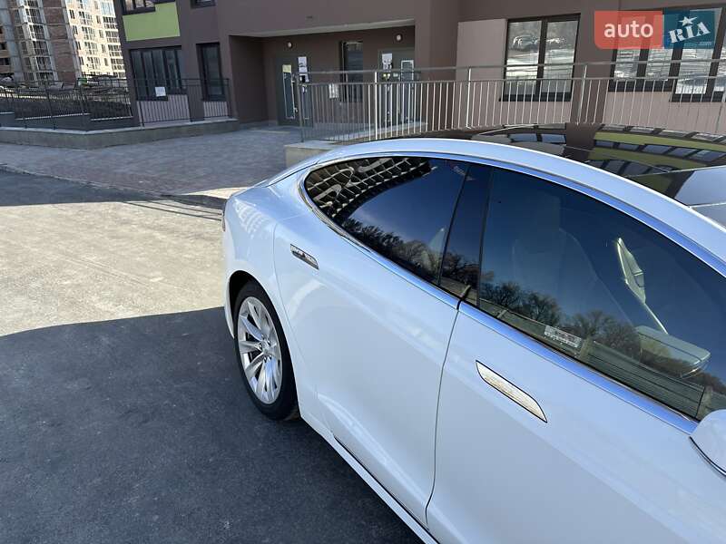 Ліфтбек Tesla Model S 2016 в Тернополі