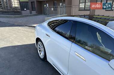 Лифтбек Tesla Model S 2016 в 